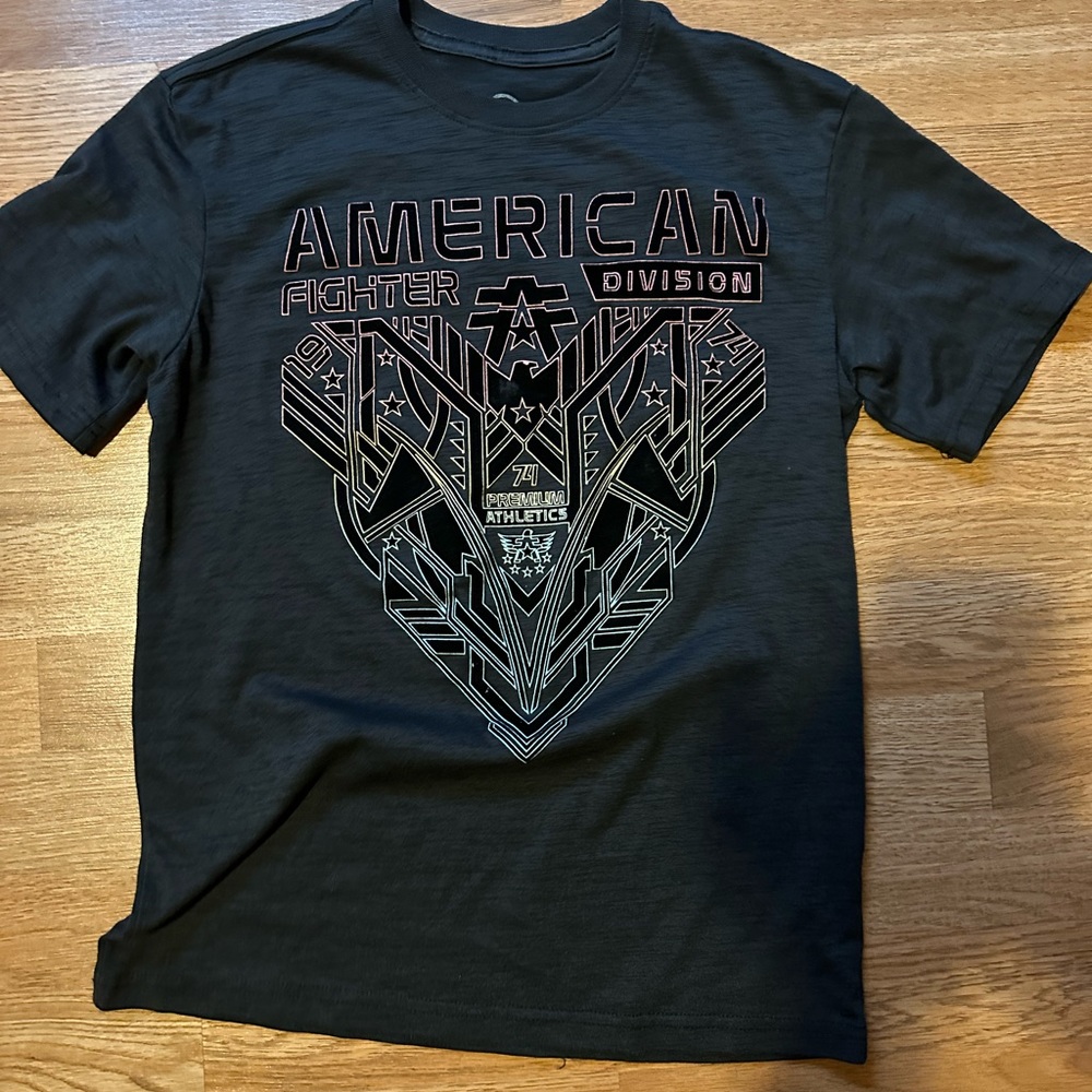Boy's American Fighter graphic tee size Med